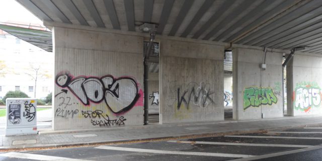 grafitti-eisenbahnbruecke-1210