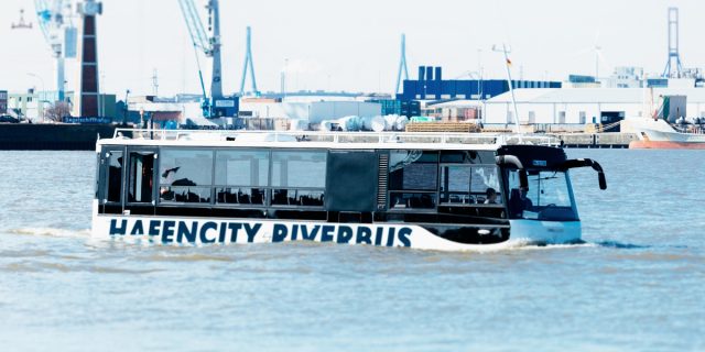 Amphibienbus hafencity riverbus Hamburg