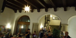 Rathaus Weihnachtsstern leuchtet