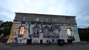 Veranstaltungen im August am Alten Leipziger Bahnhof Die Fassade der Blauen Fabrik. Foto: Archiv J. Frintert