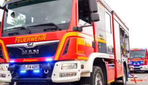 Zwei Löschfahrzeuge der Feuer- und Rettungswache Übigau - Quelle: Feuerwehr Dresden