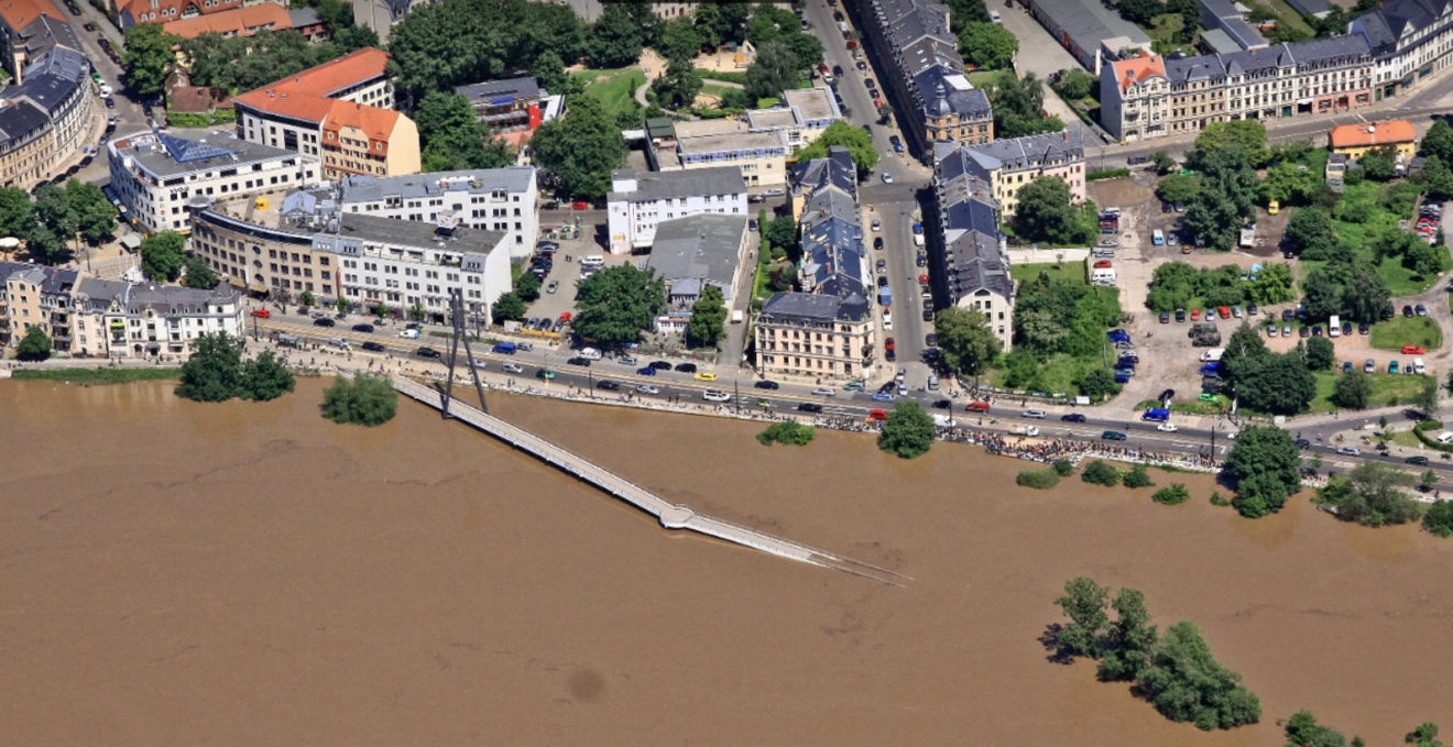 Emmauskirche: Luftbilderausstellung erinnert an Hochwasser 2013