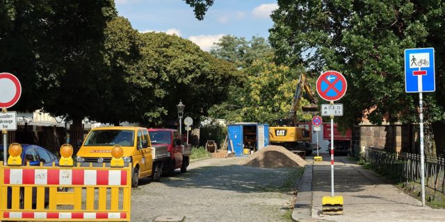 Fußweg am Großenhainer Platz wird repariert.
