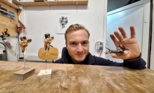 Leopold Dietrich präsentiert seine Kunststücke.