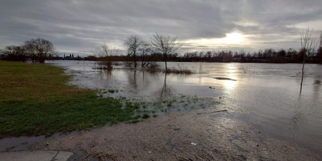 Hochwasser-Warnstufe 2 für die Elbe ab Montag. Foto: J. Frintert