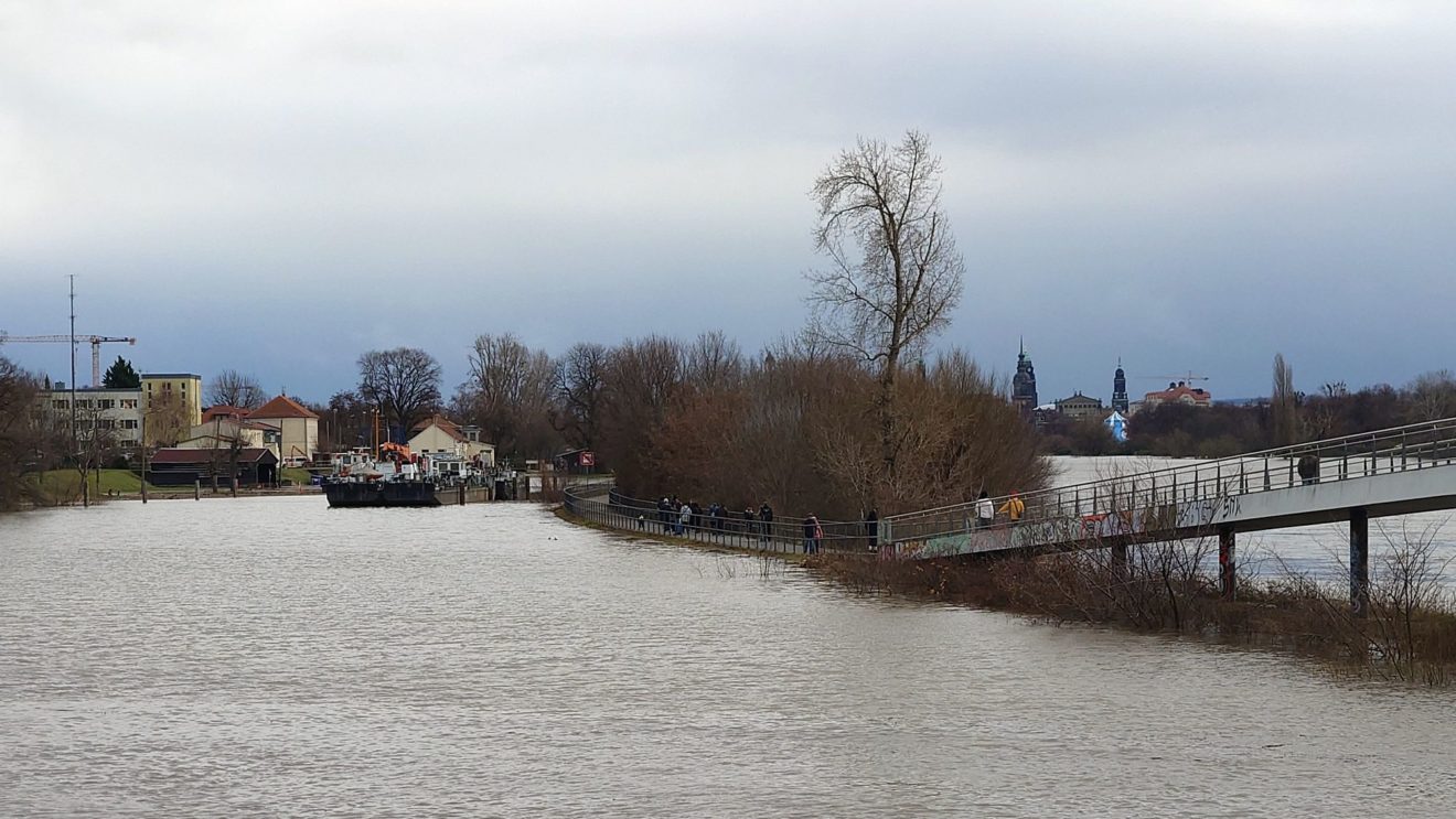 Hochwasser im Pieschener Hafen