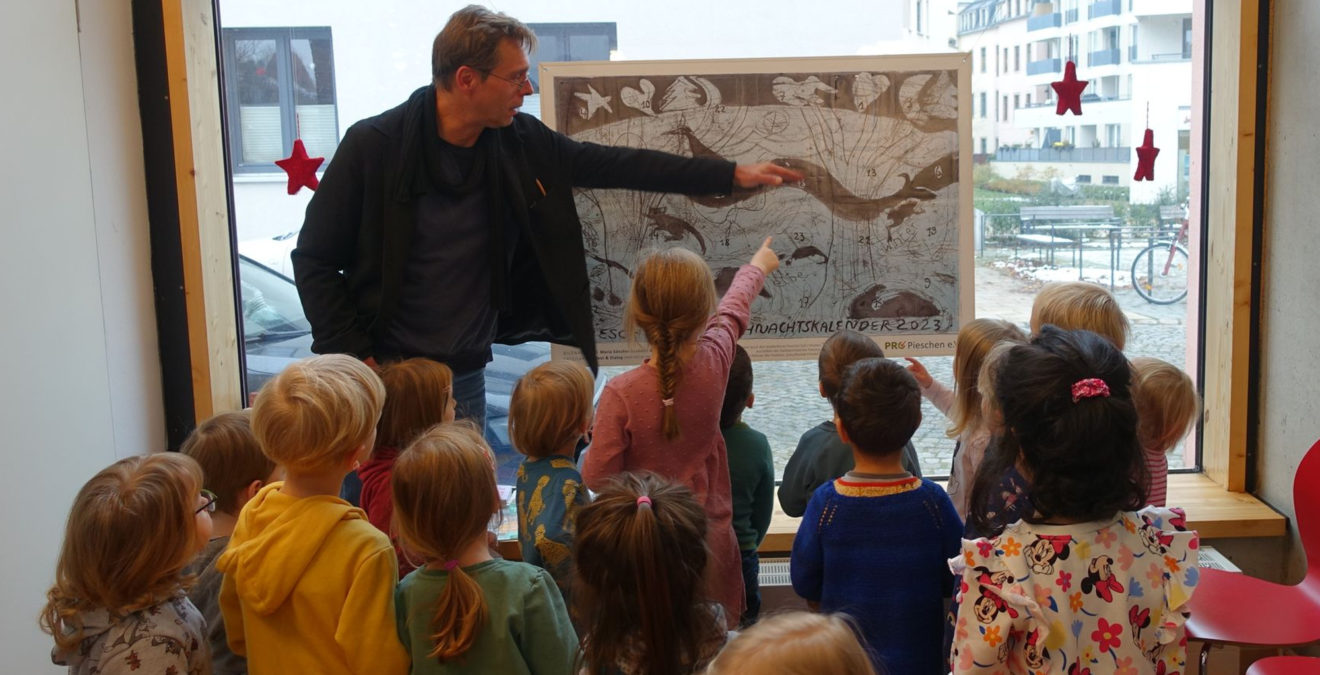 Bibo Pieschen: Kita-Kinder öffnen erstes Türchen im Weihnachtskalender