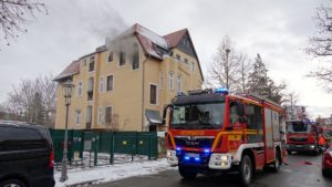 Brand auf der Wilder-Mann-Straße in Trachau. Foto: Roland Halkasch