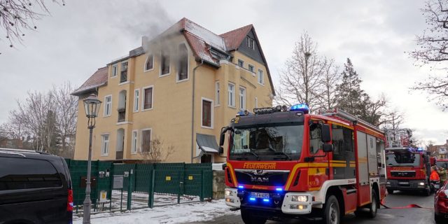 Brand auf der Wilder-Mann-Straße in Trachau. Foto: Roland Halkasch
