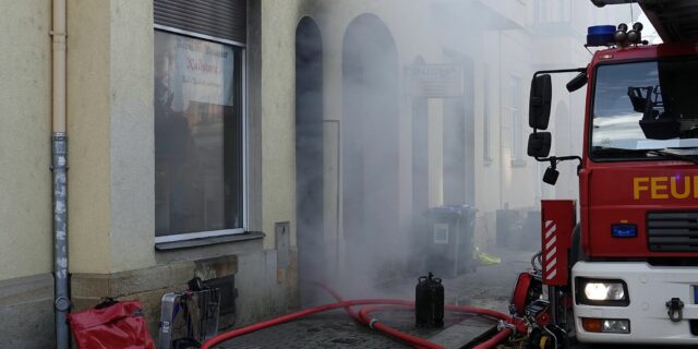 Nagelstudio brannte in Pieschen. Foto: Roland Halkasch