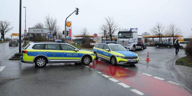 Bombenfund am Autohof in Übigau. Foto: Roland Halkasch