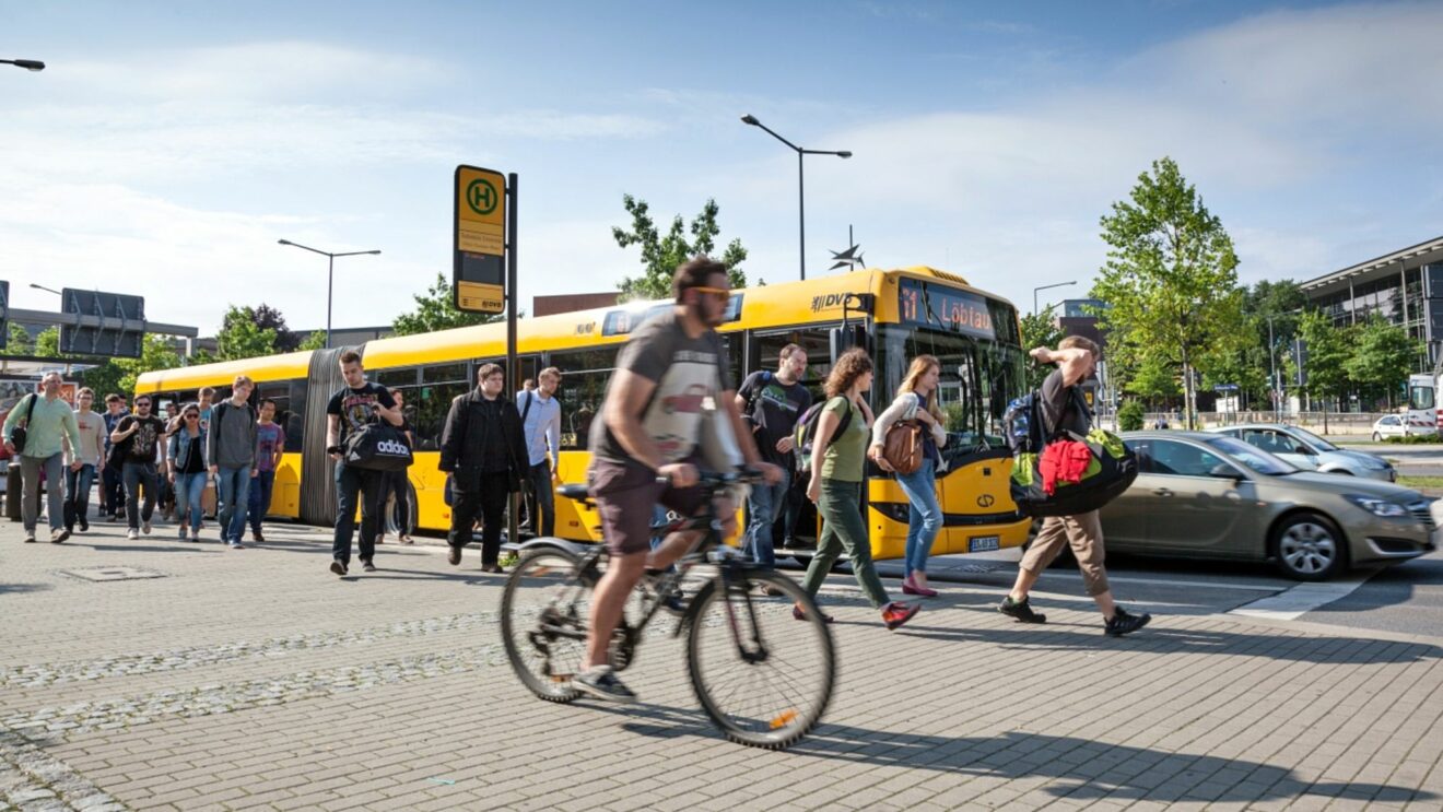 Für fünf Hochschulen gilt ab 1. März das Semester-Deutschland-Ticket. Mit den übrigen Studierendenräten wird noch verhandelt. Foto: PR/Lars Neumann