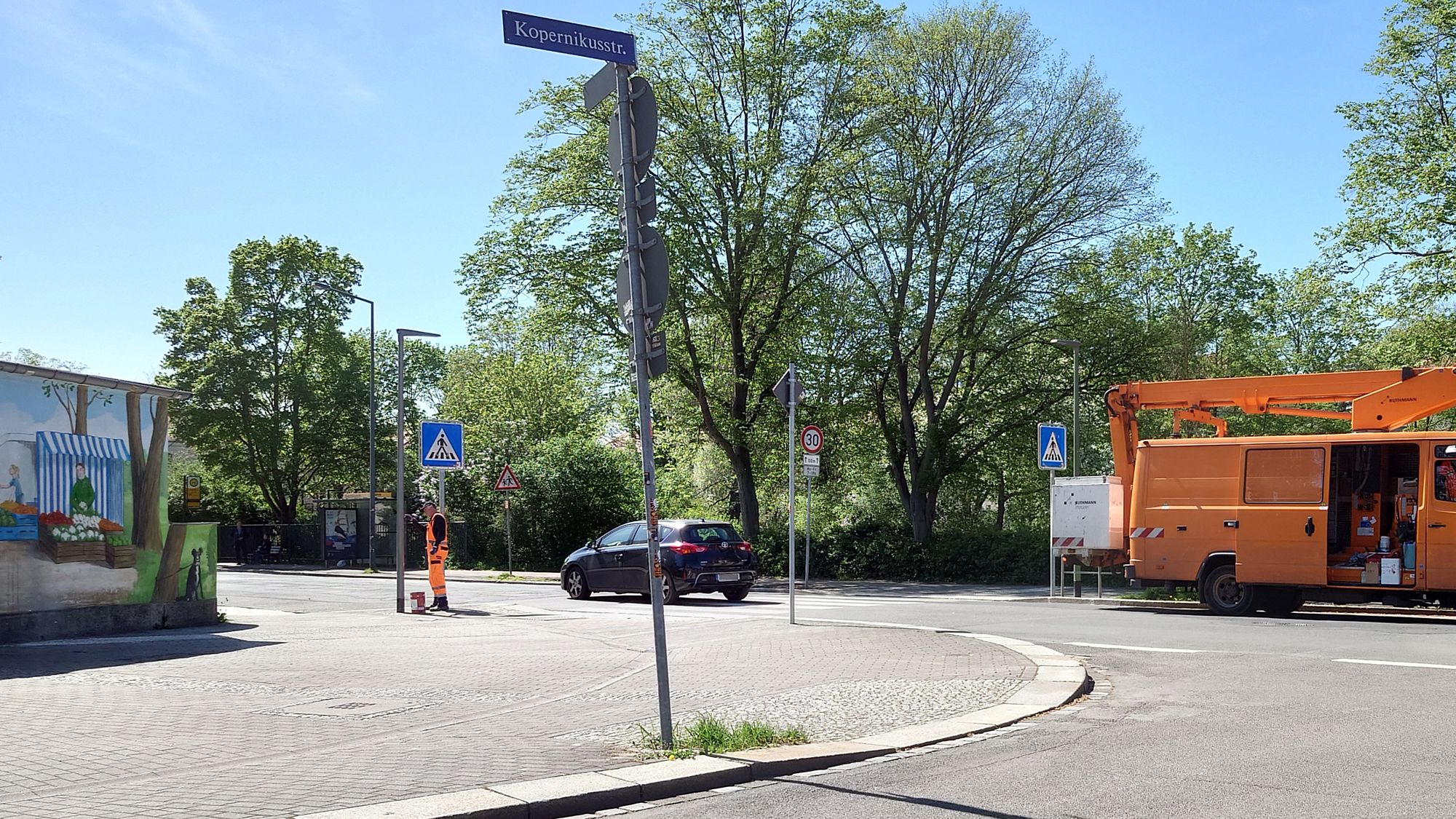 Neuer Zebrastreifen an der Aachener Straße, Ecke Kopernikusstraße. Foto: J. Frintert