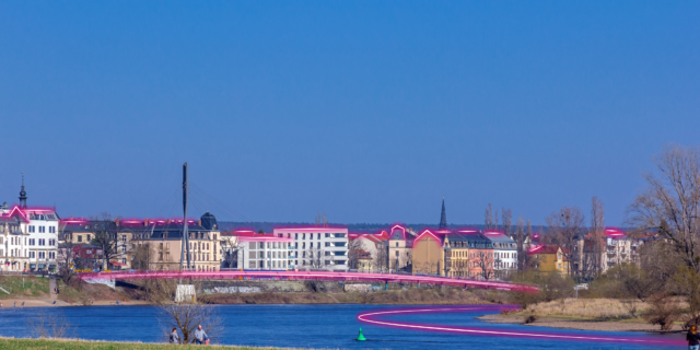 Für rund 9.800 Haushalte in Dresden-Pieschen baut die Telekom Glasfaserleitungen aus. Fotomontage: Telekom