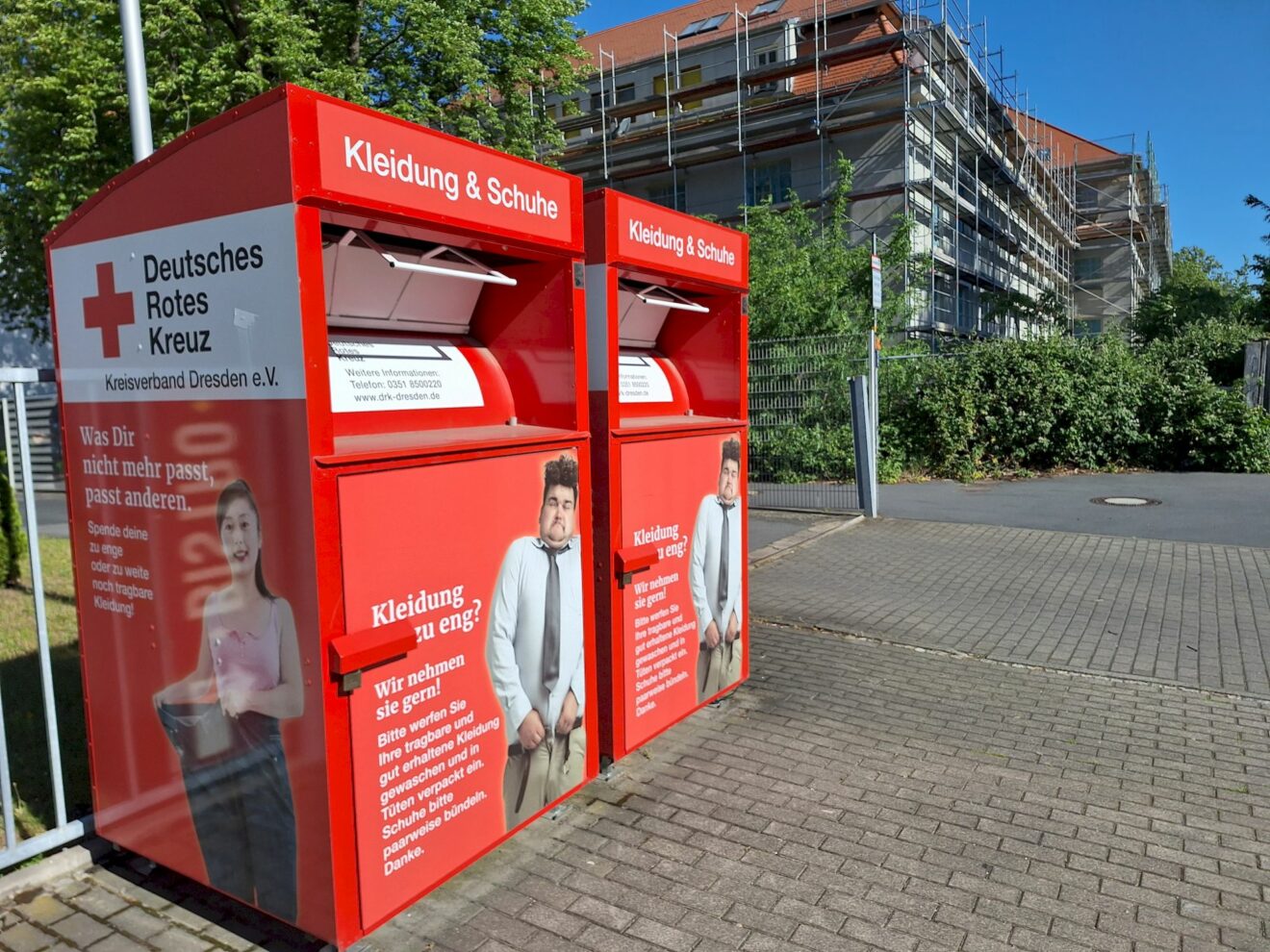 48 Container des DRK stehen quer durch die Stadt verteilt, werden zwei Mal die Woche geleert.