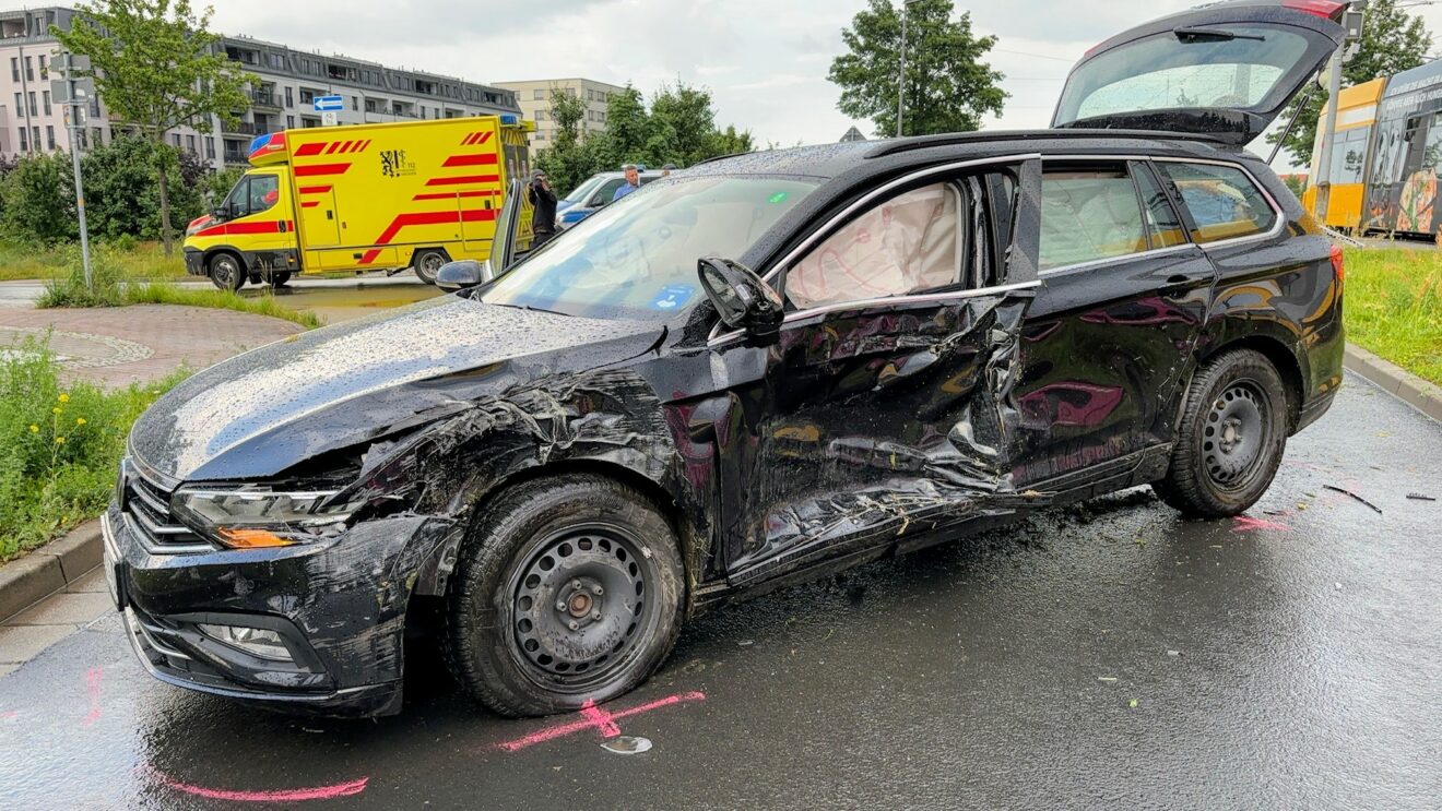 Unfall an der Sternstraße. Foto:Roland Halkasch