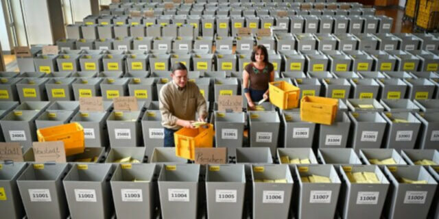 Die Wahlurnen für Europa- und Stadtratswahl - Foto: A. Schneider