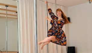 Der Tanz an der Stange - in dem neuen Studio in Kaditz kann man es lernen. Foto: J. Gawlik Pole-Dance-Lehrerin Christin Germoll in dem neuen Studio in Dresden-Kaditz.