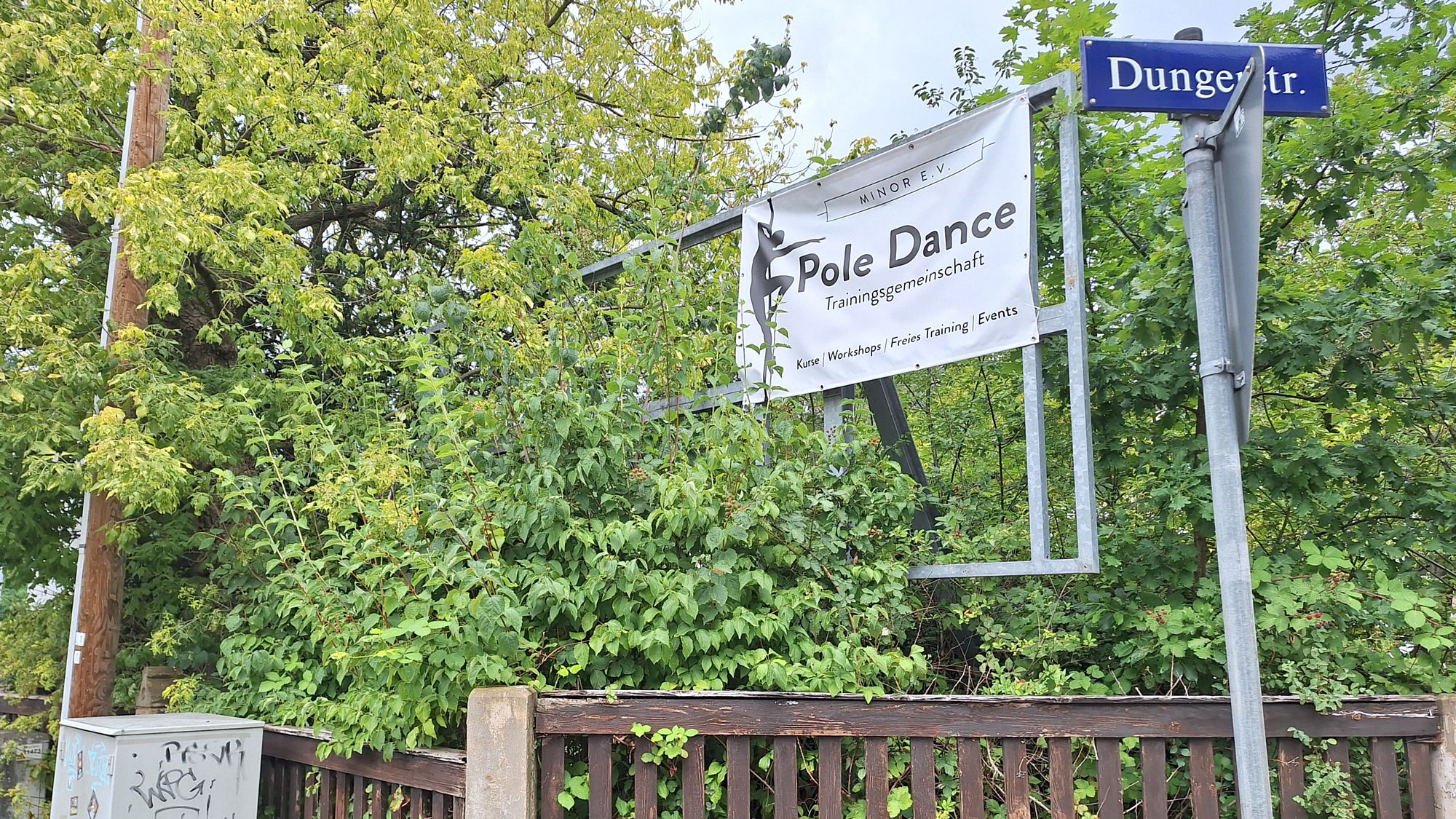 Trainingsgemeinschaft Pole Dance an der Dunger-/Ecke Rankestraße - Foto: J. Gawlik