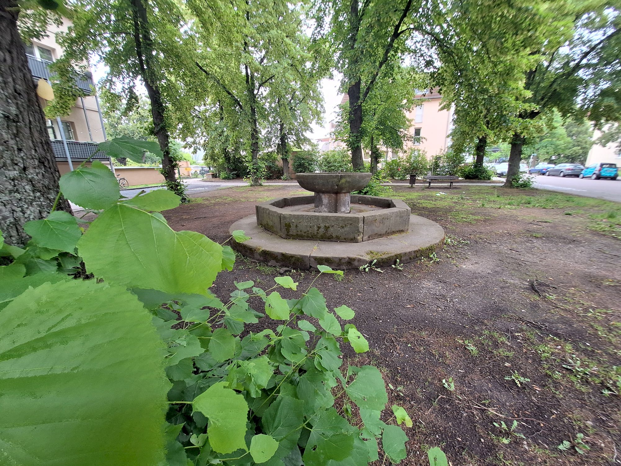 Der "traurige" Brunnen am Täterplatz.