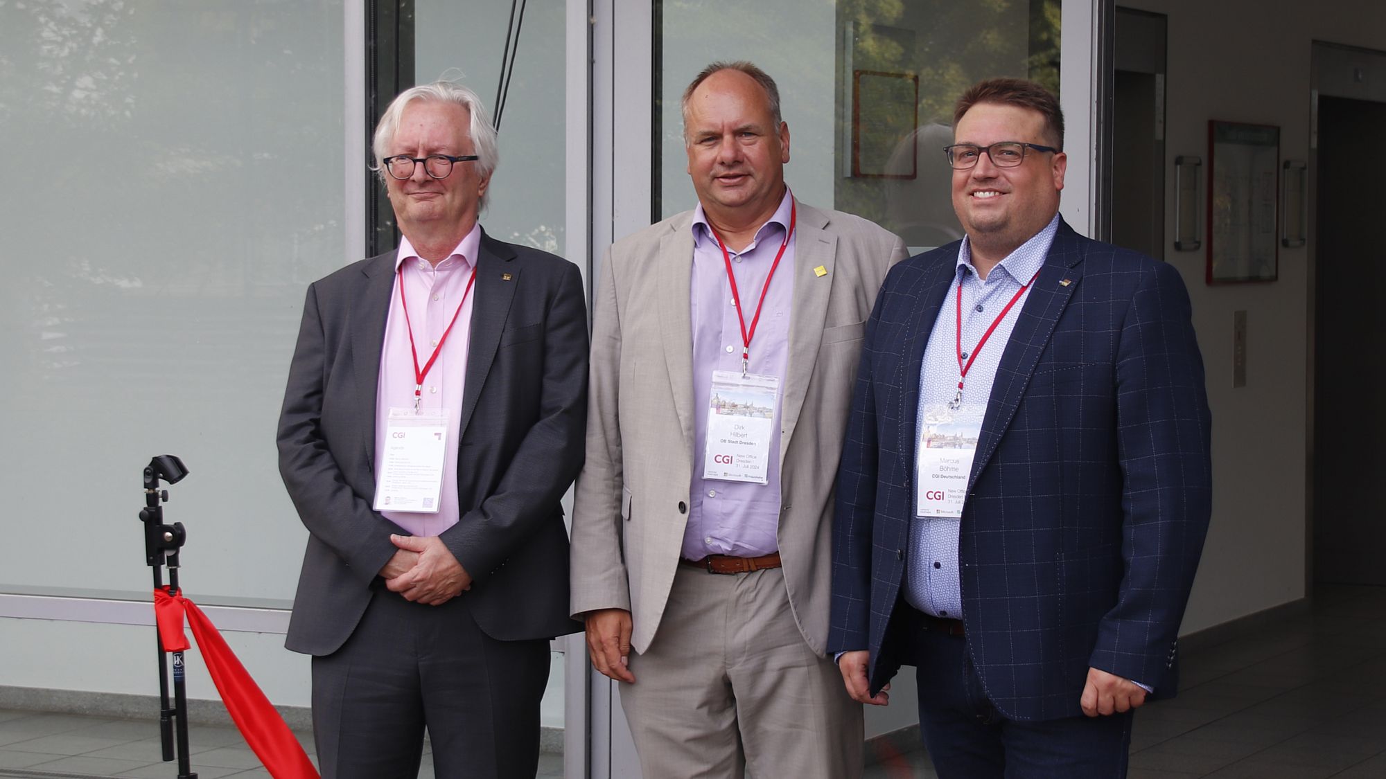 Bernd Koschinski, Senior Vice-President Germany GTO, OB Dirk Hilbert und Vize-Präsident Marcus Böhme zur Eröffnung des neuen Standortes. Foto: J. Frintert