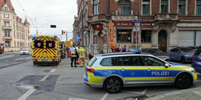 Feuerwehr- und Polizeieinsatz an der Robert-Matzke-Straße - Foto: Roland Halkasch