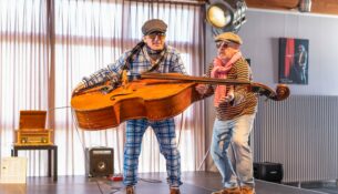 Der Kontrabass im August-Theater.