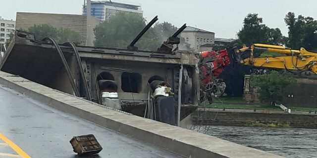 Beim Einsturz der Carolabrücke wurden auch die in der Brücke befindlichen Fernwärmeleitungen beschädigt. Foto: Stadtverwaltung Dresden