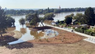 Überschwemmter Spielplatz am Gebäude-Ensemble Marina Garden - Foto: CTR Marina Garden