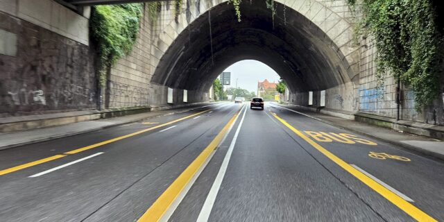 Bus- und Radspur nach Cotta werden wieder entfernt. Foto: J. Frintert