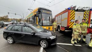 Unfall an der Lommatzscher Straße - Foto: Roland Halkasch