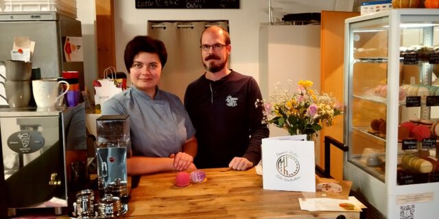 Maria Krauß führt seit fünf Jahren das "Süße Geschichten - Dessert Atelier", und hat dabei ewrtvolle Unterstützung von ihrem Partner Nico Engel.