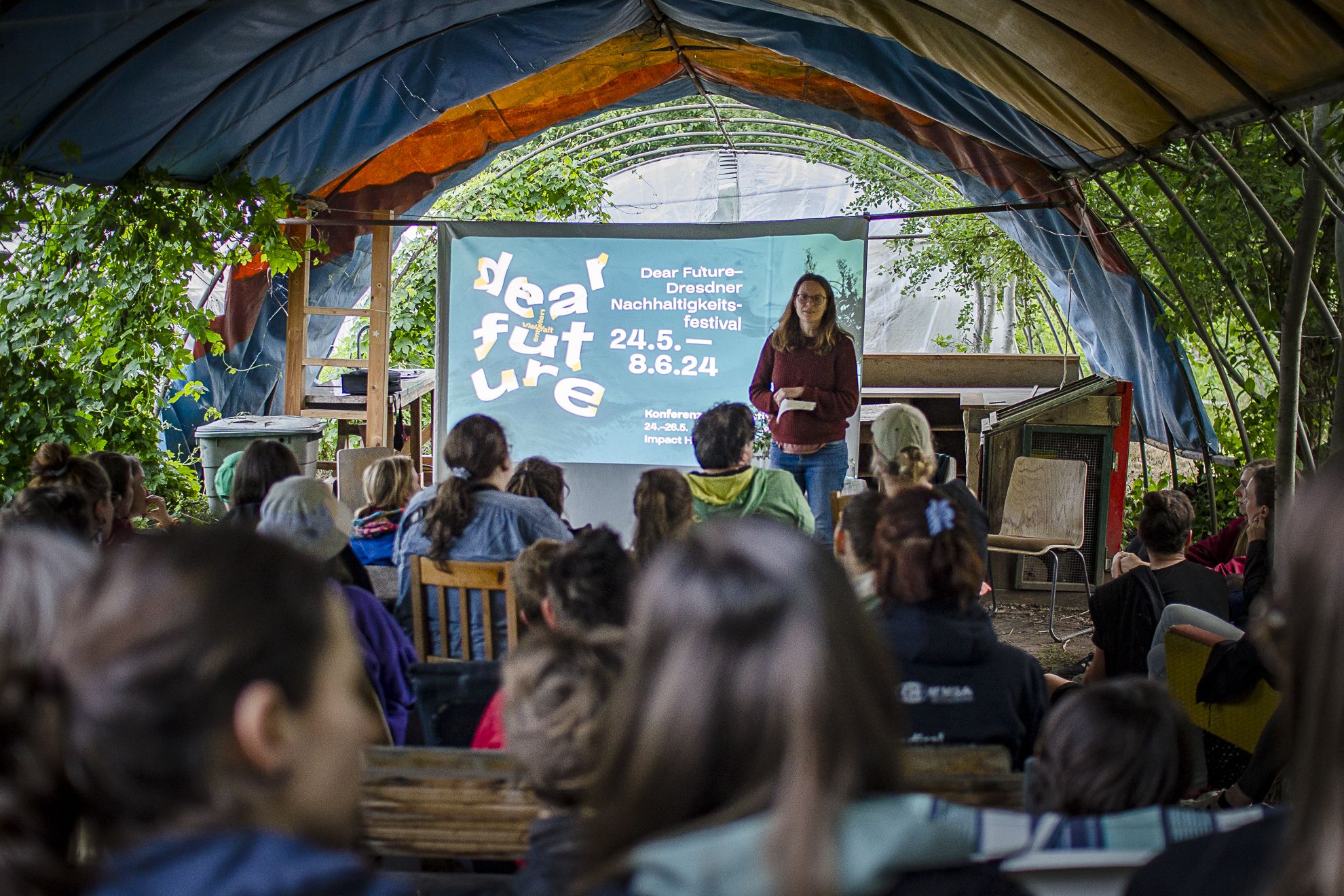 Die Flüchtlingshilfsorganisation "Mission Lifeline" aus Pieschen beim "Dear Future Festival". Foto: Victor Smolinski