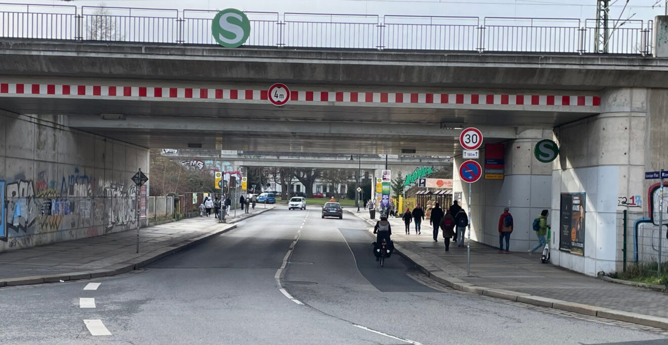 Verkehrsinseln am Haltepunkt Pieschen: Bau auf 2026 verschoben