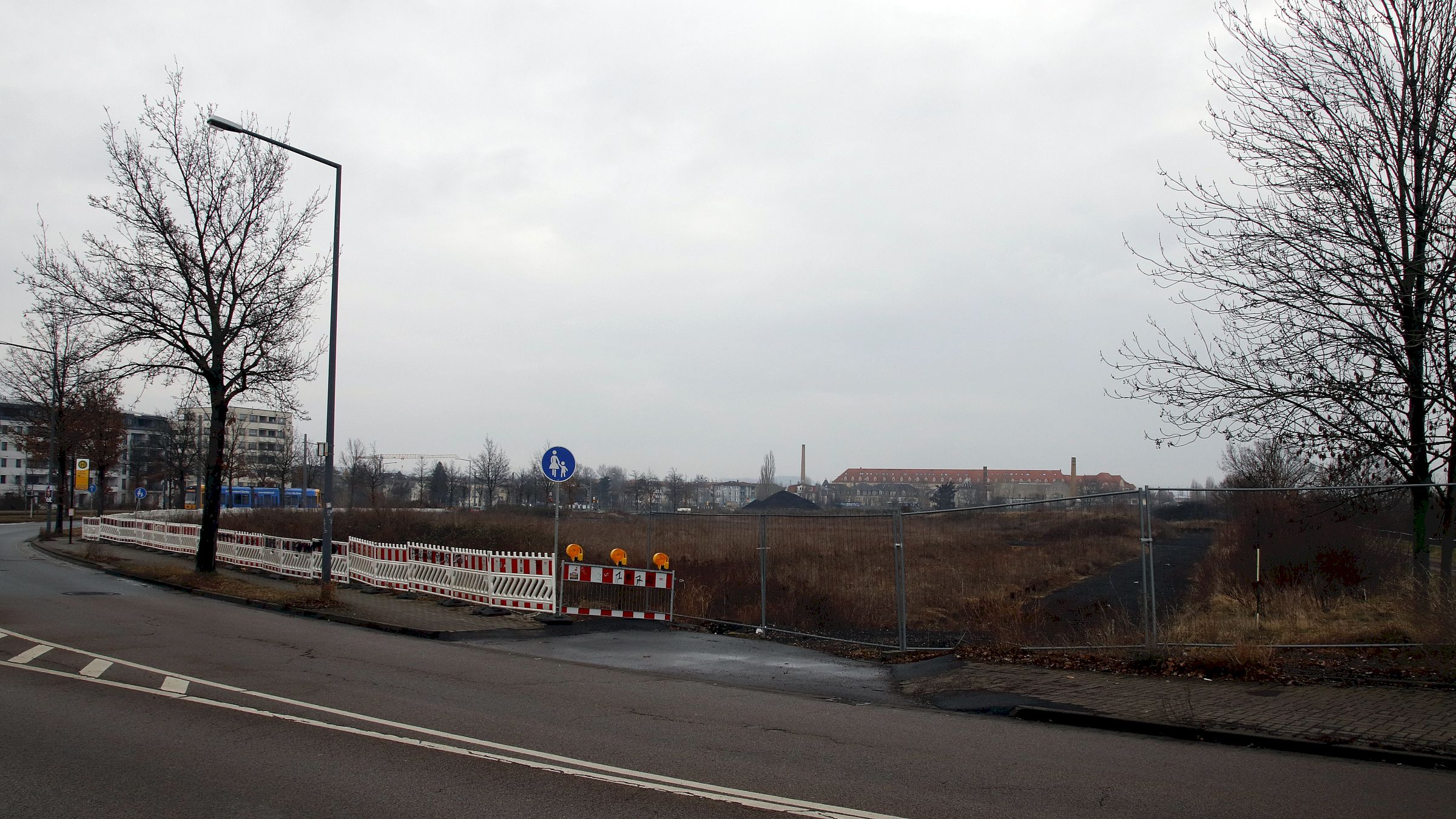 Brachfläche an der Sternstraße - Bauträger ist insolvent. Foto: J. Frintert