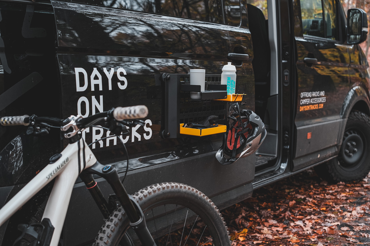 Organisiert Pause machen: die 'Dot Organizer'-Systeme lassen sich mit Magneten außen am Auto anbringen. Foto: Nico Müller