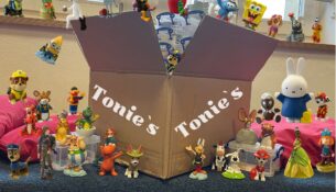 Die "Tonies" sind kleine, elektronische Figuren für Kinder, die in Verbindung mit einer "Tonie-Box" Geschichten erzählen oder Musik spielen. Foto: Bibliothek Dresden-Pieschen