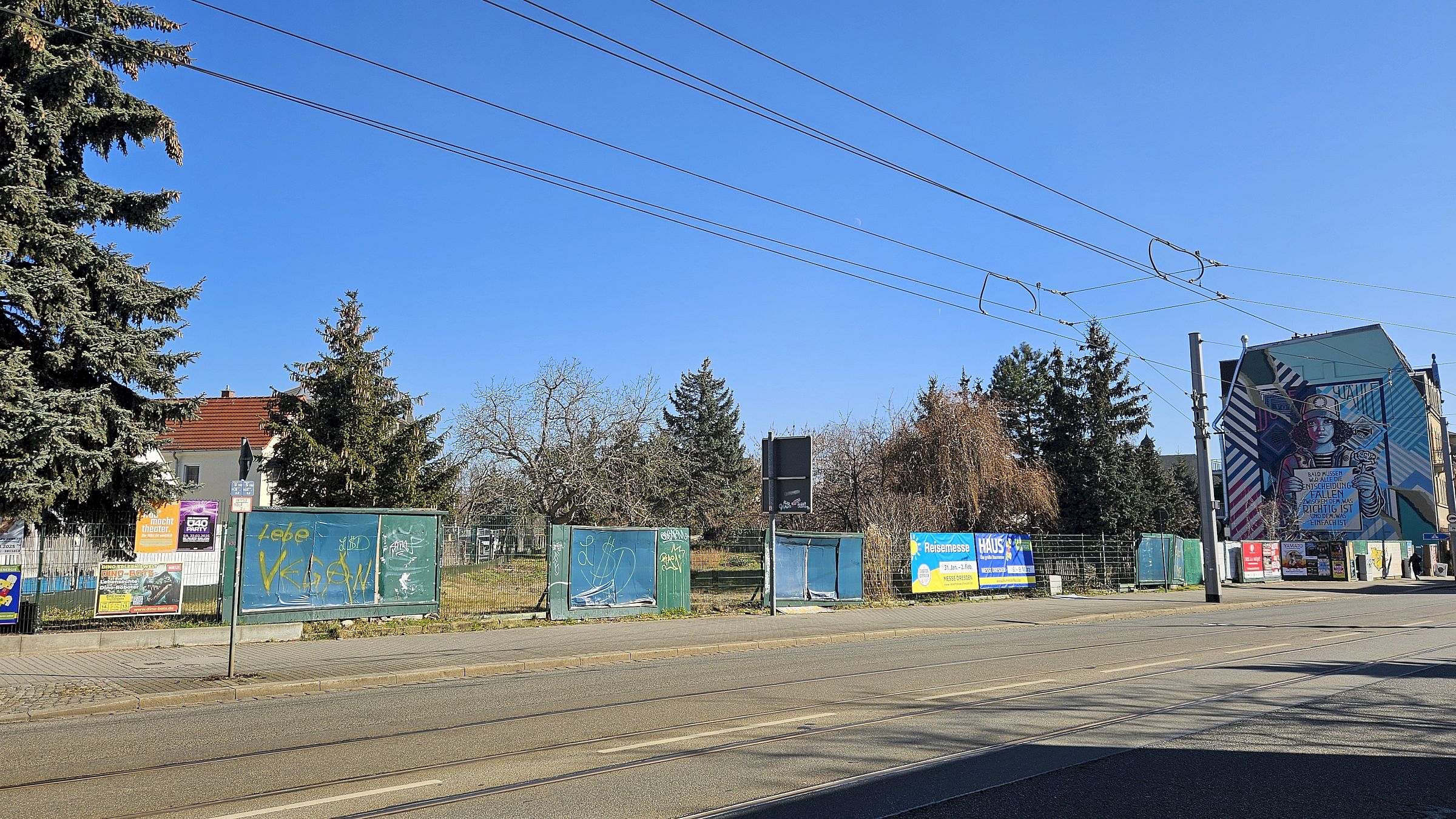 Hier an der Leipziger Straße soll die neue Schule entstehen. Foto: J. Frintert