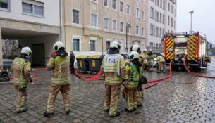 Am Mittwochmorgen hat es in der Weimarischen Straße gebrannt. Foto: Roland Halkasch