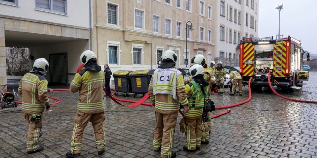 Am Mittwochmorgen hat es in der Weimarischen Straße gebrannt. Foto: Roland Halkasch