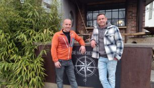 Kai Roscher (l.) und Tino Fleischer (r.) sind die "Hafenmeister". Sie leiten ein gastronomisches Unternehmen am Neustädter Hafen.