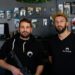 Eric Menzel und Tom Röthel haben an der Großenhainer Straße ein Geschäft für Airsoft-Spieler eröffnet. Foto: F. Varga