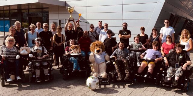 So seh'n Sieger aus. Das meisterliche E-Rolli-Team der Power Lions - Foto: Motor Mickten