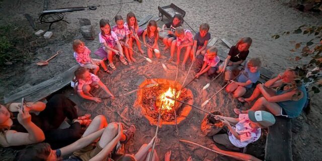 In der letzten Ferienwoche: Naturnaher, Aktionsreicher und tierlieber Ferienausklang im "Eselnest". Foto: Eselnest