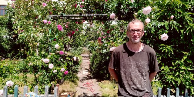 Adrian Lange leitet den "Kleingartenverein Concordia" in den Pieschner Melodien seit 2014.
