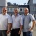 Die Chefs des Barock-Eventparks, Torsten Meisel (links) und Benjamin Venter (rechts), in der Mitte Matthias Kuhnt vom Tintenhersteller Octopus Fluids. Foto: J. Frintert