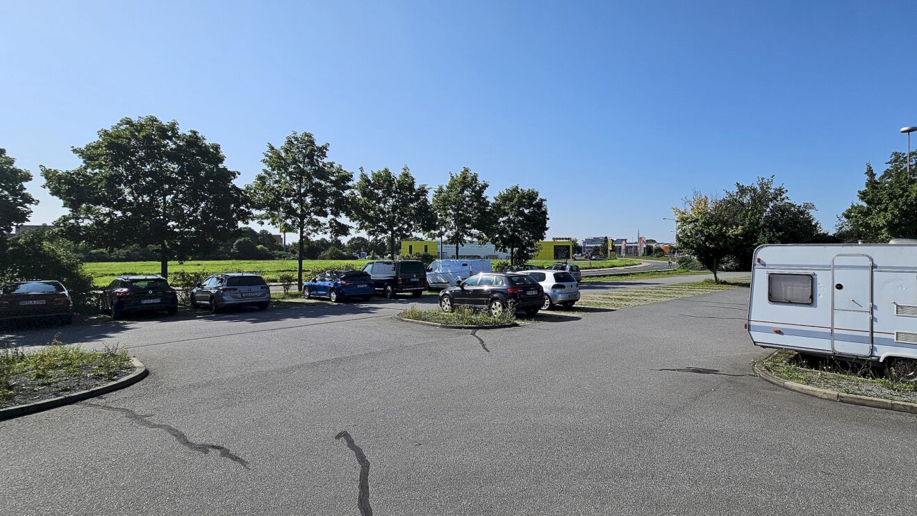 Der P+R-Platz soll erhalten bleiben, Zollamt und Wartefläche auf dem Grünstreifen zur Washingtonstraße hin entstehen. Foto: J. Frintert