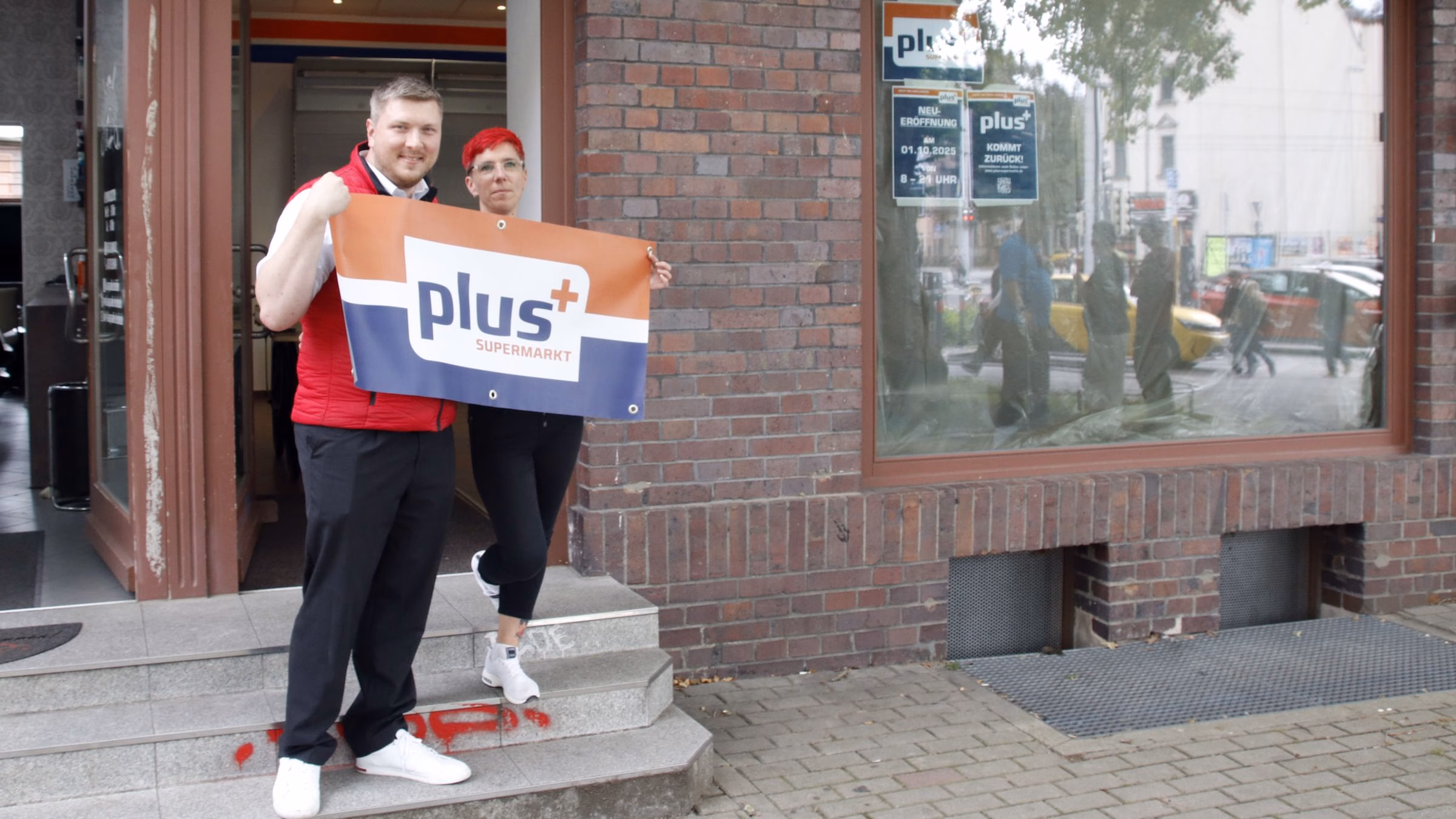 Hinter dem Carsharing-Platz direkt neben dem Barbier öffnet ab 1. Oktober "plus+" - Foto: Anton Launer