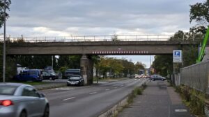 Brücke an Kötzschenbroder Straße wird abgerissen Ab Montag wird die Werkbahnbrücke an der Kötzschenbroder Straße in Dresden-Kaditz abgerissen. Foto: J. Frintert