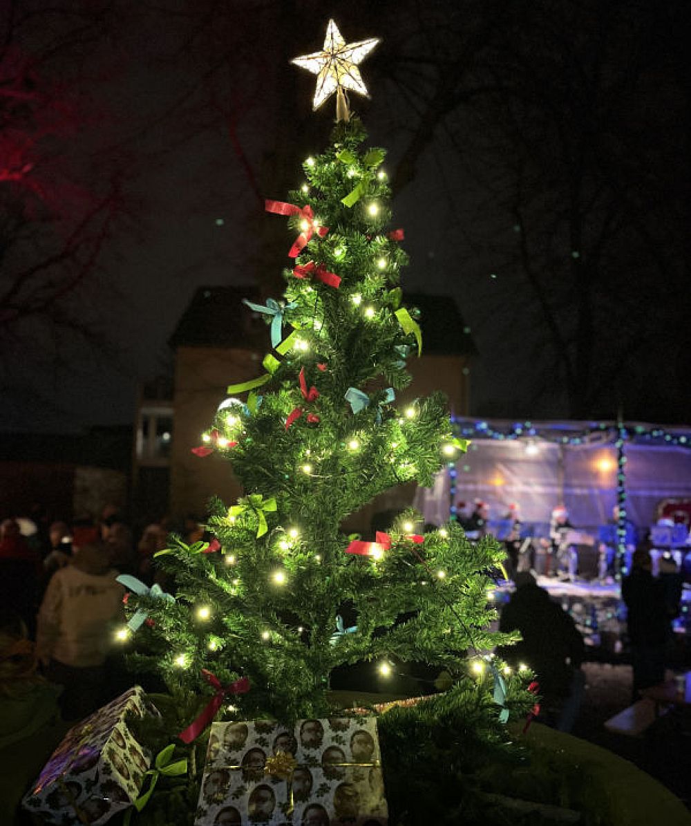Weihnachtsmarkt am "Mengser" in Übigau - Foto: Übigau online.